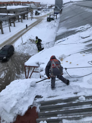 Очистка объектов от снега в Архангельске