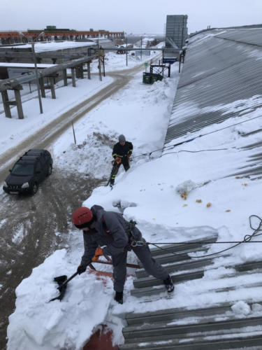 Очистка объектов от снега в Архангельске